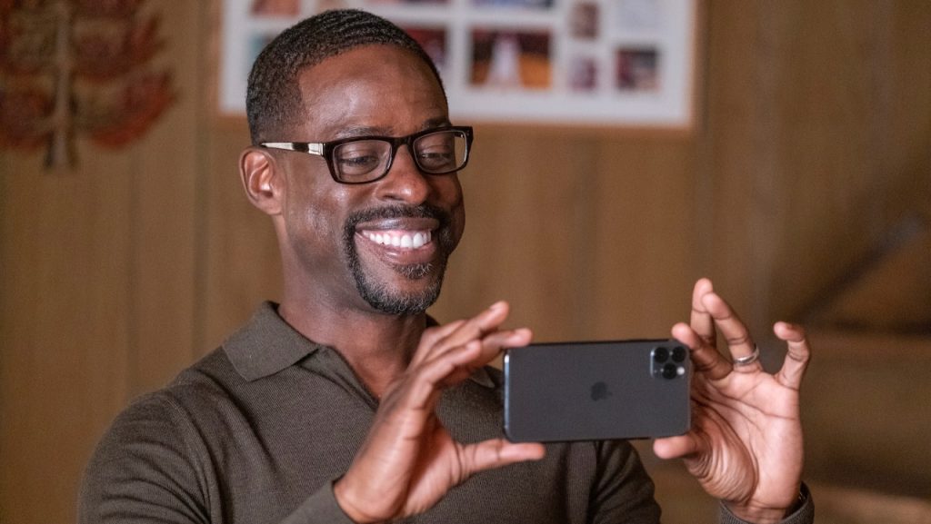 A still image of Sterling K. Brown as Randall Pearson in This Is Us.